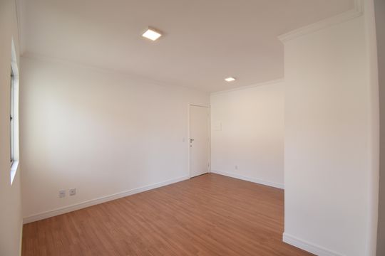 Sala de apartamento à venda com 2 quartos, 47m² em Santa Cândida, Curitiba