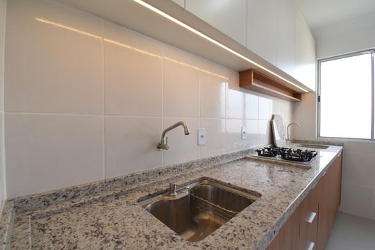 Cozinha de apartamento à venda com 2 quartos, 47m² em Santa Cândida, Curitiba