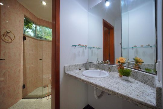 Lavabo de casa para alugar com 6 quartos, 315m² em Jurerê Internacional, Florianópolis