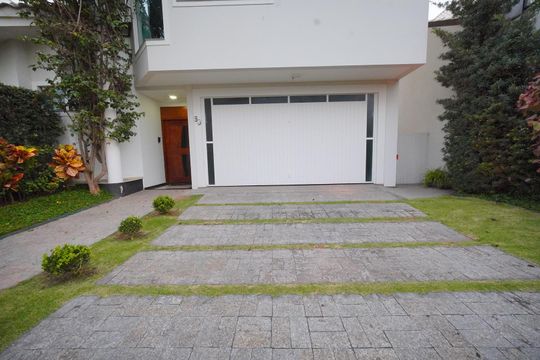 Garagem de casa para alugar com 6 quartos, 315m² em Jurerê Internacional, Florianópolis