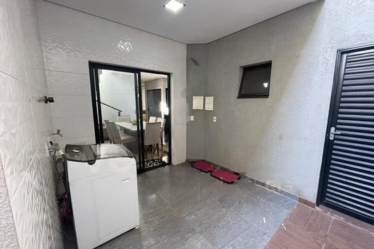 Casa à venda com 3 quartos, 198m² em Jardim Ipaussurama, Campinas