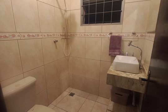 Banheiro da Suíte de casa para alugar com 3 quartos, 140m² em Medeiros, Jundiaí