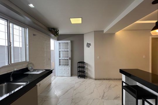 Cozinha de casa à venda com 3 quartos, 180m² em Castelo, Belo Horizonte
