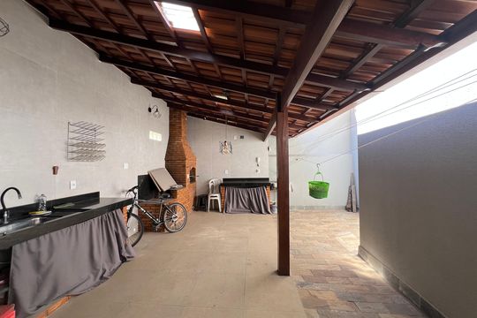 Churrasqueira de casa à venda com 3 quartos, 180m² em Castelo, Belo Horizonte