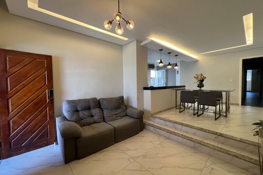 Casa à venda com 3 quartos, 180m² em Castelo, Belo Horizonte