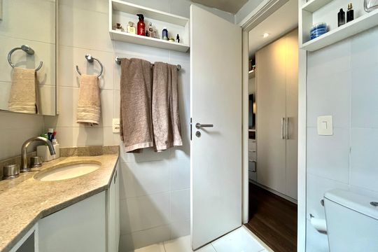 Banheiro da Suíte de apartamento para alugar com 3 quartos, 97m² em Chácara Inglesa, São Paulo