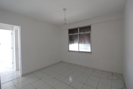 Sala de apartamento para alugar com 2 quartos, 50m² em Taquara, Rio de Janeiro