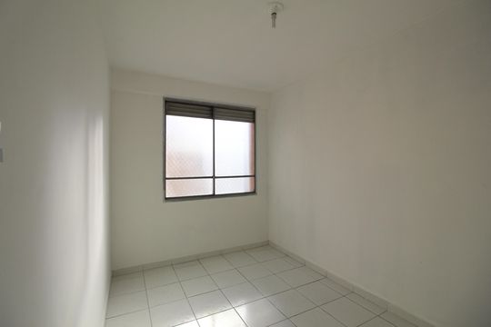 Quarto 2 de apartamento para alugar com 2 quartos, 50m² em Taquara, Rio de Janeiro
