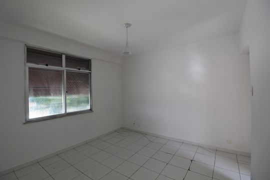 Sala de apartamento para alugar com 2 quartos, 50m² em Taquara, Rio de Janeiro