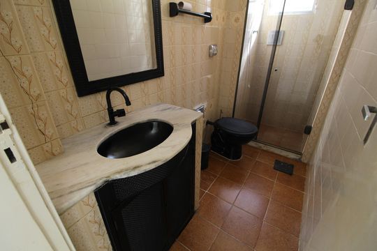 Banheiro de apartamento para alugar com 2 quartos, 50m² em Taquara, Rio de Janeiro