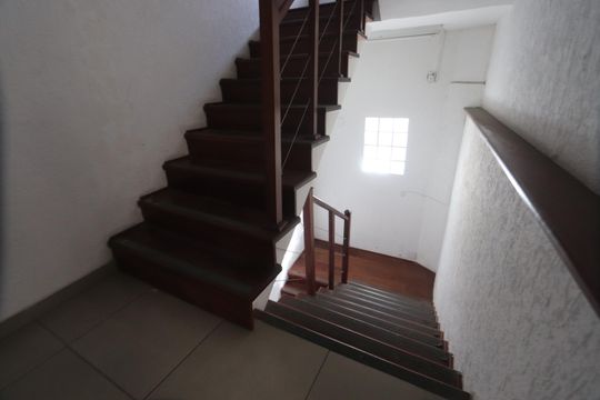 Escada de apartamento para alugar com 1 quarto, 45m² em Vila Prudente, São Paulo