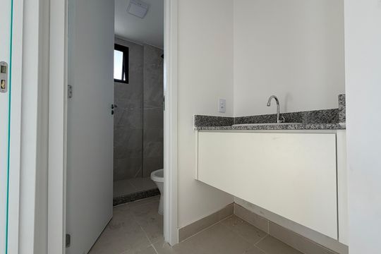 Banheiro social  de apartamento para alugar com 2 quartos, 62m² em Taquara, Rio de Janeiro