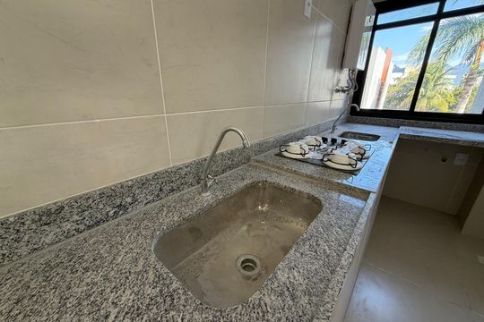 Cozinha de apartamento para alugar com 2 quartos, 62m² em Taquara, Rio de Janeiro