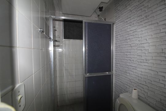 Banheiro de apartamento para alugar com 2 quartos, 74m² em Jacarepaguá, Rio de Janeiro
