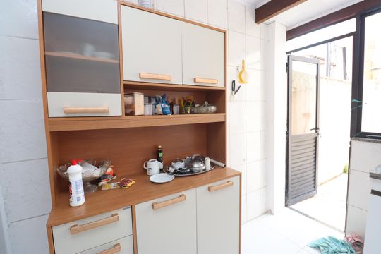 Cozinha de casa de condomínio para alugar com 3 quartos, 140m² em Stella Maris, Salvador
