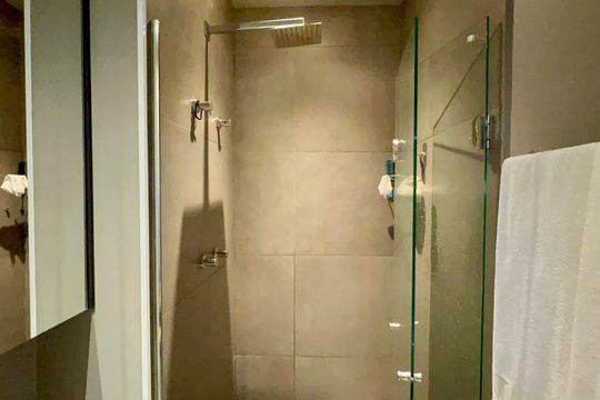 Banheiro de kitnet/studio à venda com 1 quarto, 31m² em Pinheiros, São Paulo