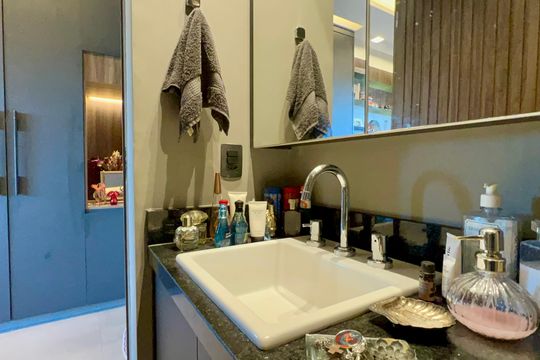 Banheiro de kitnet/studio à venda com 1 quarto, 31m² em Pinheiros, São Paulo