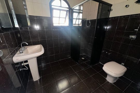Banheiro 1 de casa para alugar com 3 quartos, 115m² em Jardim Belval, Barueri