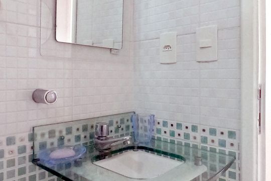 Banheiro de apartamento para alugar com 2 quartos, 95m² em Campo Grande, Santos