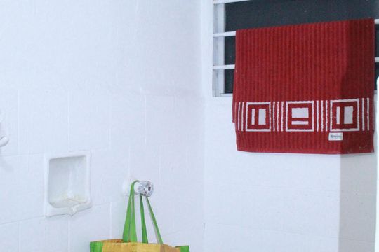 Banheiro social de kitnet/studio para alugar com 1 quarto, 37m² em Vila Buarque, São Paulo