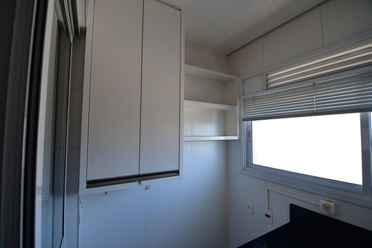 Área de Serviço de apartamento para alugar com 2 quartos, 109m² em Cambuí, Campinas