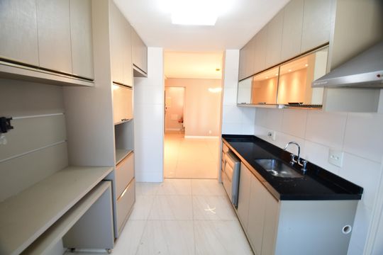 Cozinha de apartamento para alugar com 2 quartos, 109m² em Cambuí, Campinas