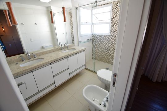 Banheiro Suíte de apartamento para alugar com 2 quartos, 109m² em Cambuí, Campinas