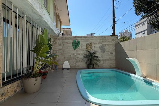 Quintal de casa para alugar com 4 quartos, 200m² em Aparecida, Santos