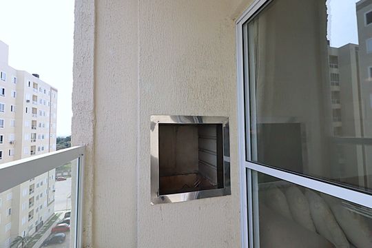 Churrasqueira da sacada de apartamento à venda com 2 quartos, 45m² em Costa E Silva, Porto Alegre