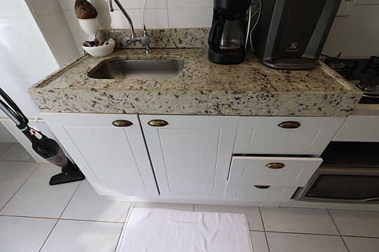Cozinha de apartamento à venda com 2 quartos, 45m² em Costa E Silva, Porto Alegre