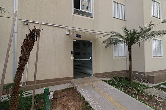 Área comum - Entrada do prédio de apartamento à venda com 2 quartos, 45m² em Costa E Silva, Porto Alegre