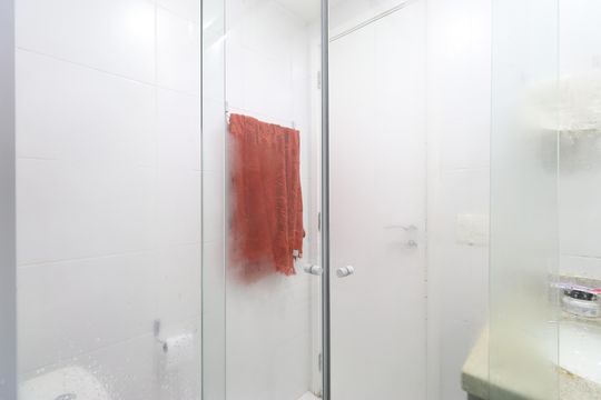 Banheiro Social de apartamento à venda com 3 quartos, 70m² em Pompeia, São Paulo