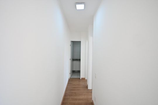 Corredor de apartamento para alugar com 2 quartos, 52m² em Vila Andrade, São Paulo