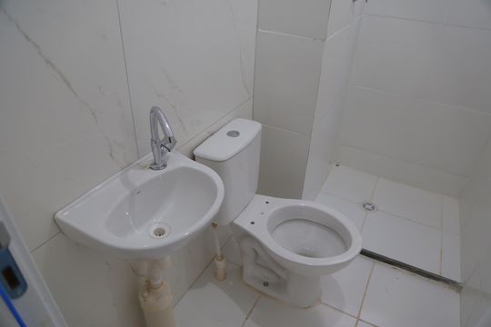 Banheiro de apartamento para alugar com 2 quartos, 47m² em Residencial Vale dos Sonhos, Goiânia