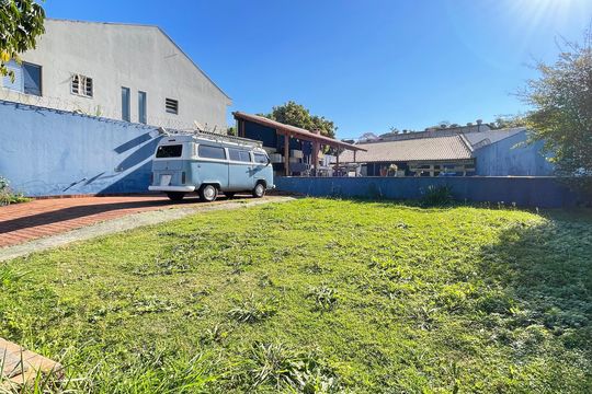 Quintal/ Garagem de casa à venda com 1 quarto, 600m² em Caxingui, São Paulo