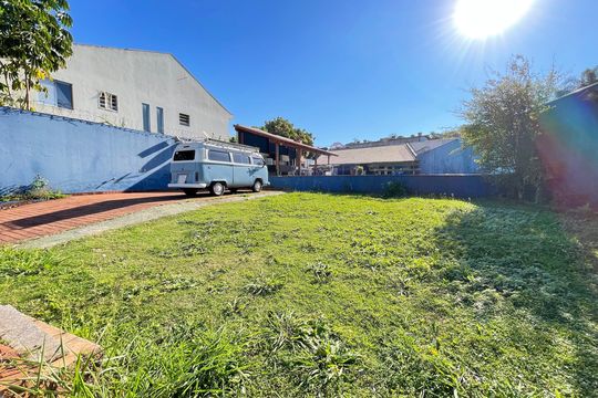 Quintal/ Garagem de casa à venda com 1 quarto, 600m² em Caxingui, São Paulo