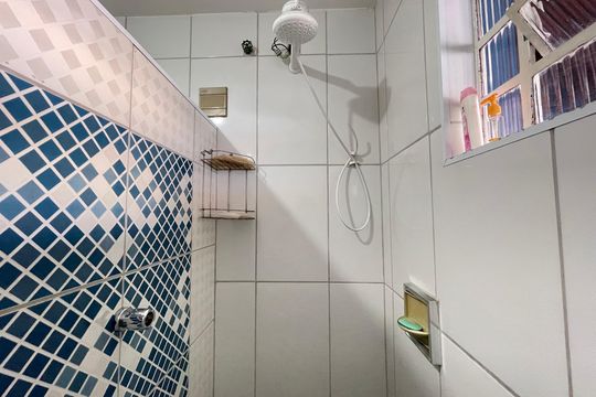 Banheiro de casa à venda com 1 quarto, 600m² em Caxingui, São Paulo