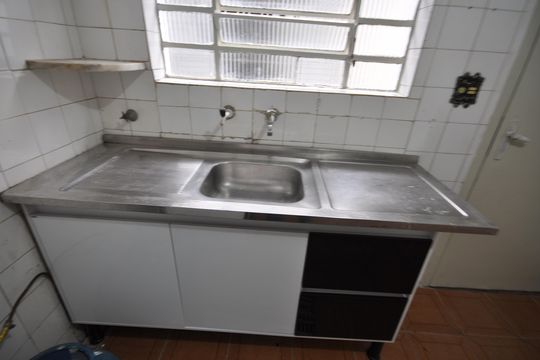 Cozinha de casa para alugar com 1 quarto, 35m² em Jardim Guanca, São Paulo