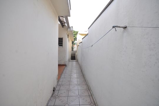 Corredor de entrada de casa para alugar com 1 quarto, 35m² em Jardim Guanca, São Paulo