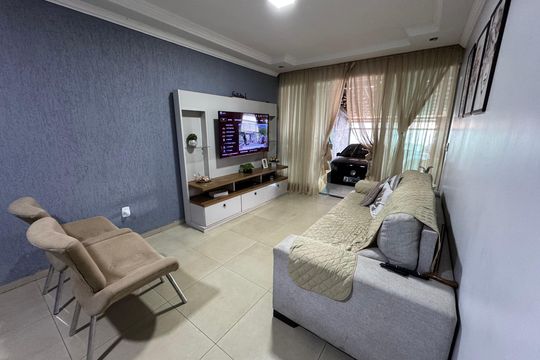 Casa à venda com 4 quartos, 217m² em Riacho Fundo, Brasília
