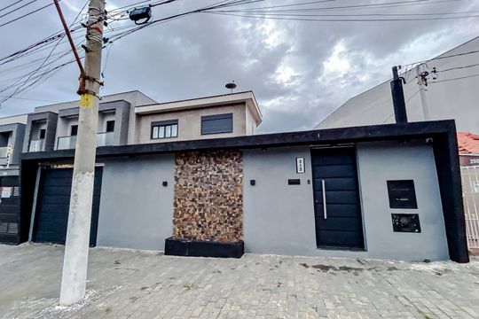 Fachada de casa para alugar com 3 quartos, 250m² em Vila Santa Isabel, São Paulo
