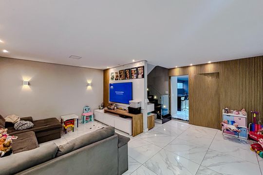Casa para alugar com 3 quartos, 250m² em Vila Santa Isabel, São Paulo