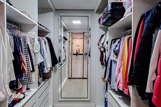Closet da suíte de casa para alugar com 3 quartos, 250m² em Vila Santa Isabel, São Paulo