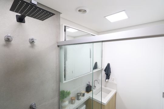Banheiro  de kitnet/studio para alugar com 1 quarto, 17m² em Jardim Vera Cruz, São Paulo