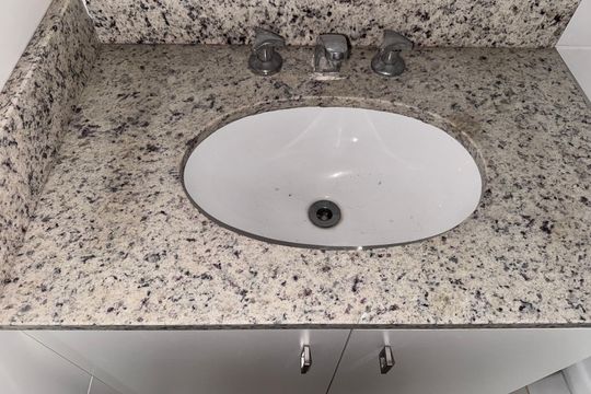 Banheiro Social de apartamento para alugar com 2 quartos, 135m² em Recreio dos Bandeirantes, Rio de Janeiro