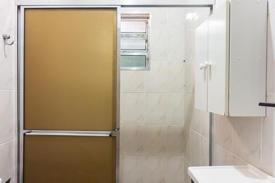 Banheiro social de casa à venda com 2 quartos, 150m² em Padroeira, Osasco
