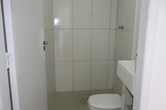Banheiro de apartamento para alugar com 1 quarto, 30m² em Jardim Imperador (zona Leste), São Paulo