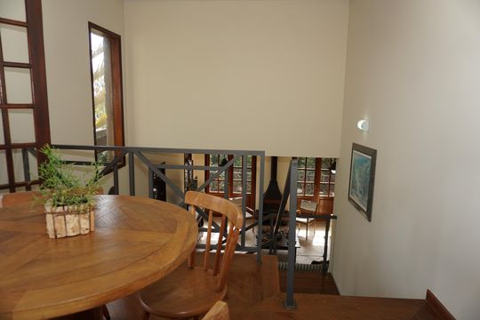 Mezanino de casa de condomínio para alugar com 4 quartos, 300m² em Jardim Indaia, Embu das Artes
