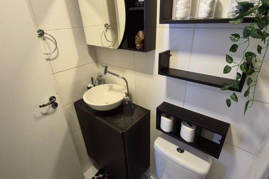 Banheiro de apartamento à venda com 2 quartos, 34m² em Parque Fongaro, São Paulo