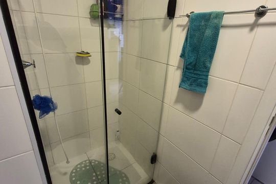 Banheiro de apartamento à venda com 2 quartos, 34m² em Parque Fongaro, São Paulo